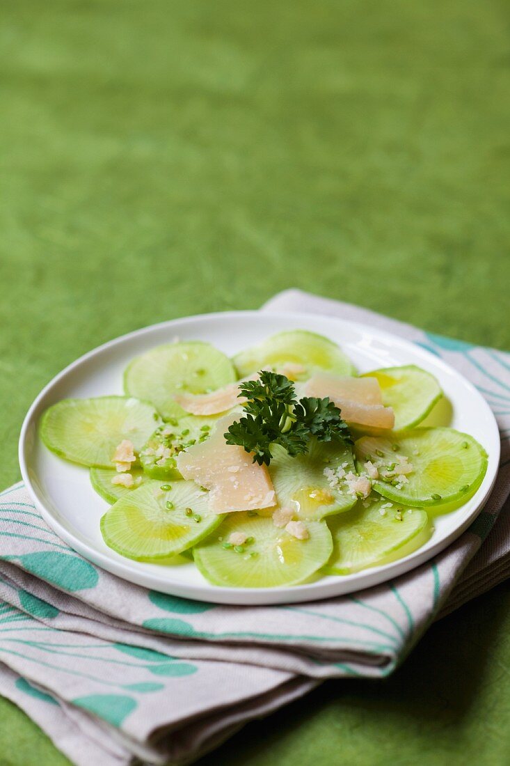 Grüner Rettich mit Parmesan und Petersilie