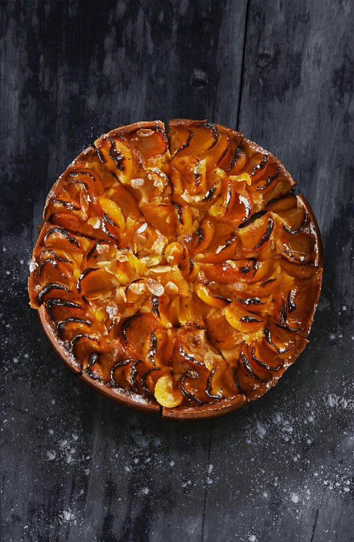 Apricot tart with flaked almonds (seen from above)