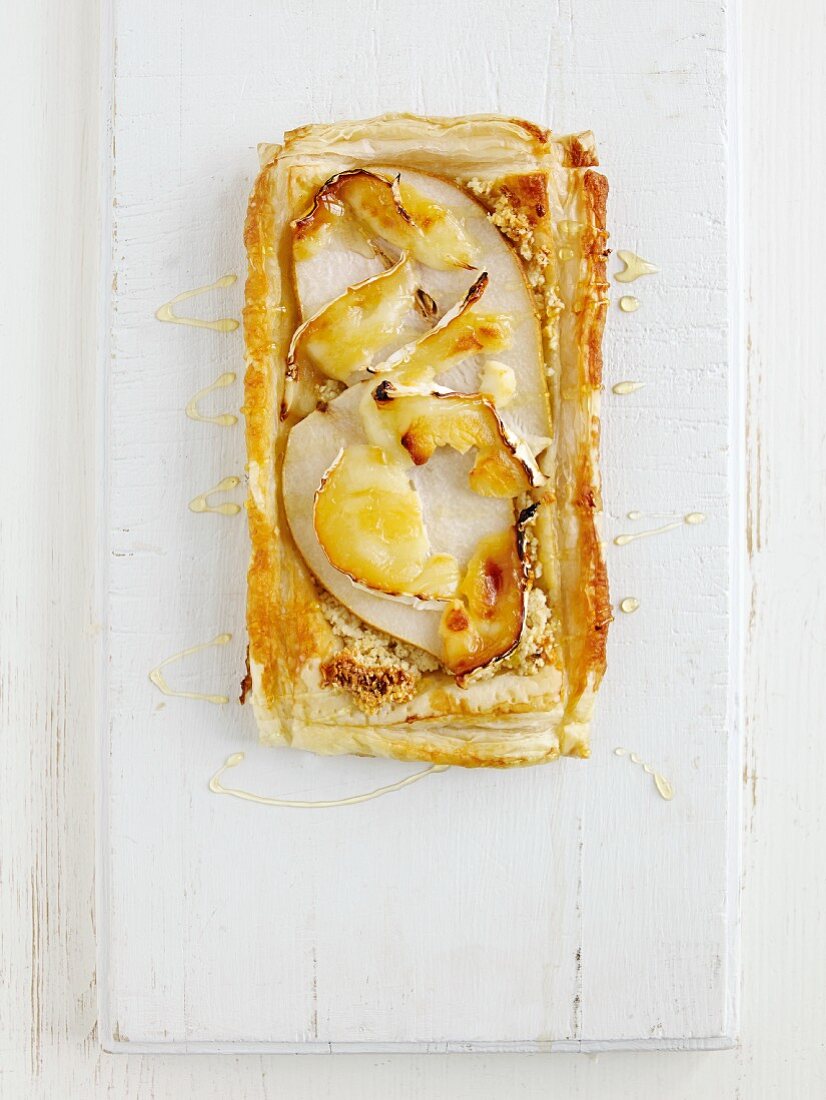 Puff pastry tart with pears, cheese and honey (seen from above)