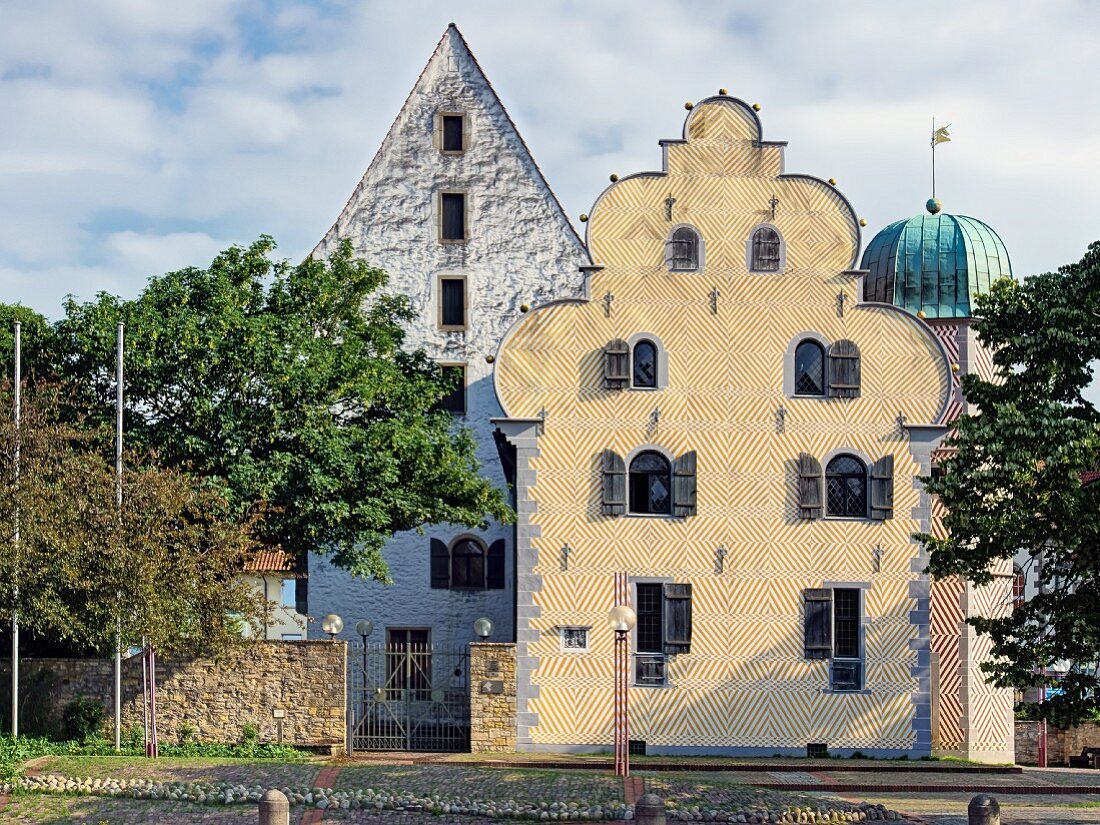 Der Ledenhof, links das Steinwerk, rechts der Treppenaufgang, Osnabrück