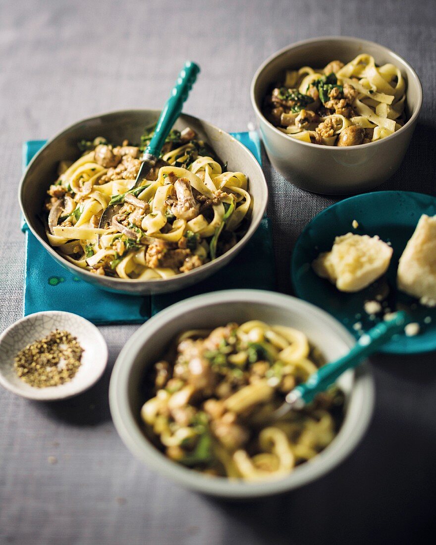 Tagliatelle mit cremiger Portobellini-Mangold Sauce