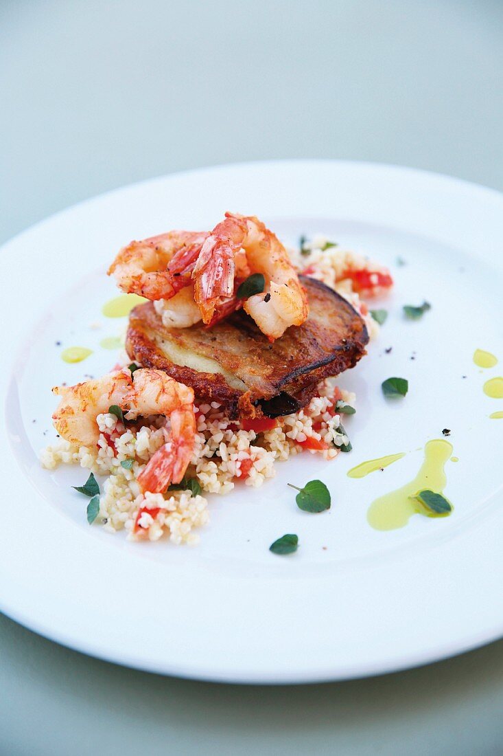 Tabbouleh with prawns and haloumi