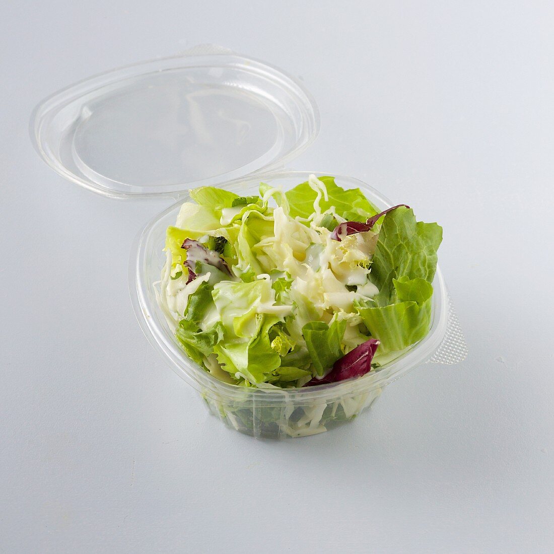 Blattsalat mit Kräuterdressing zum Mitnehmen