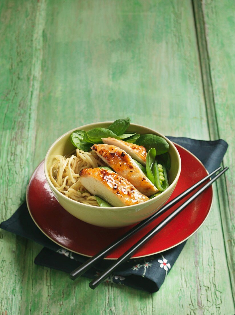 Noodles with turkey breast and spinach (Asia)