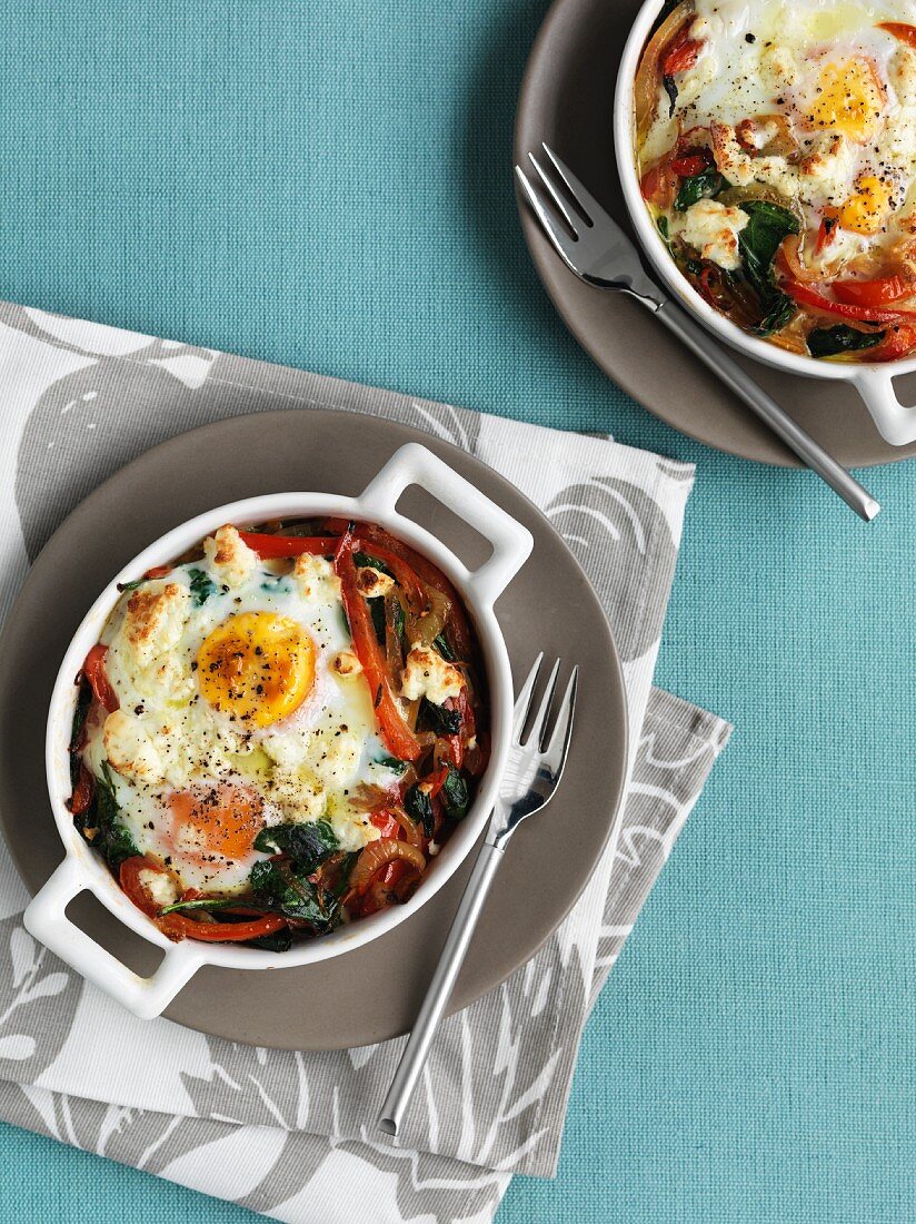 Baked eggs with a pepper medley