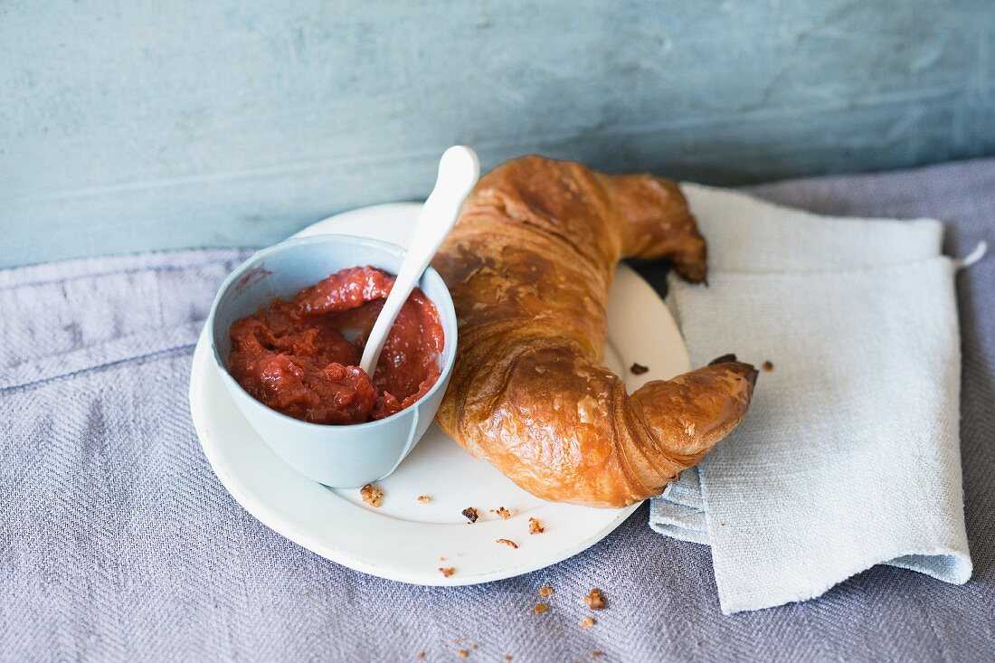 Raspberry and apricot spread with honey and vanilla