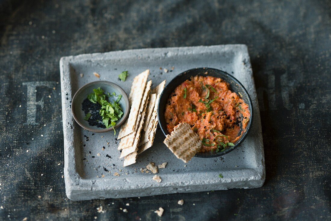 Crispbread with a chickpea dip, grilled peppers and almonds