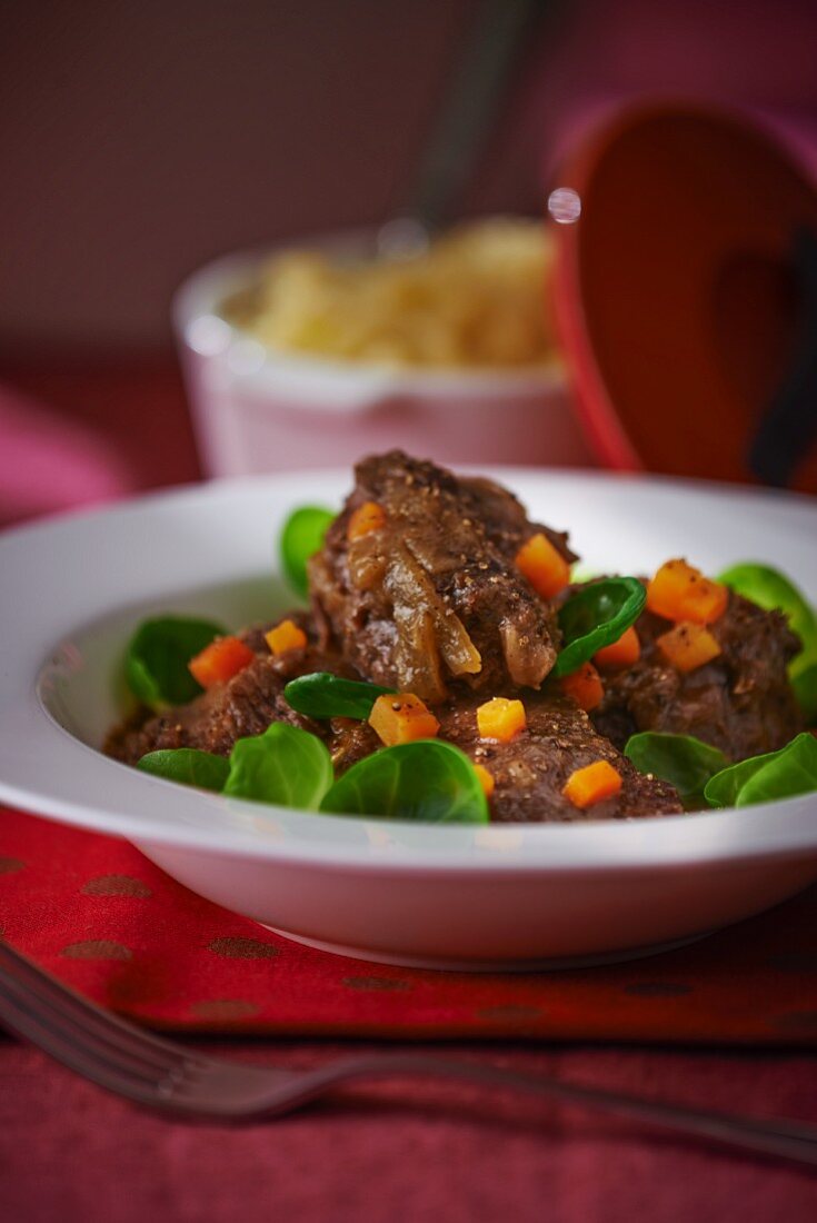 Braised beef cheeks with carrots