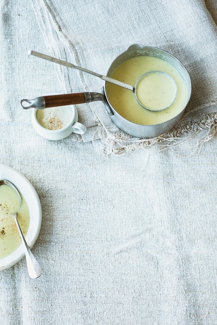 Parsley root soup with potatoes and cinnamon