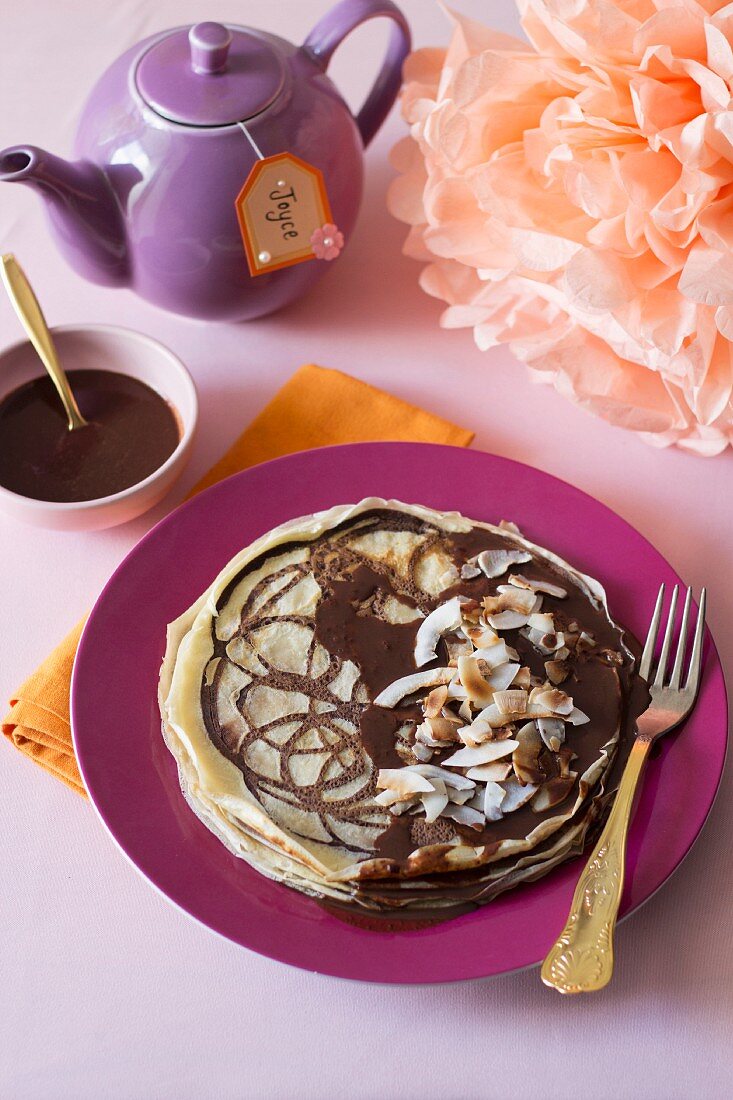 Patterned crepes with caramel sauce