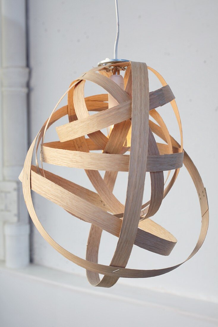 DIY - Lampenschirm aus Furnierholzstreifen