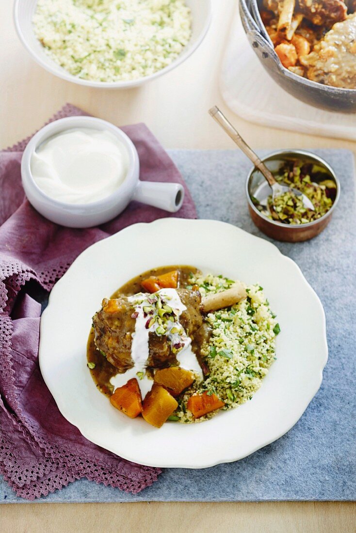 Lammkeule mit Kräutercouscous, Marokko