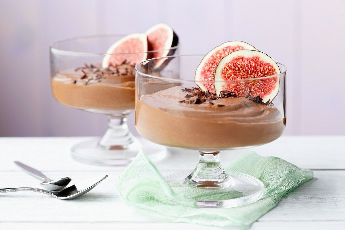 Vegetarian chocolate mousse with fresh figs