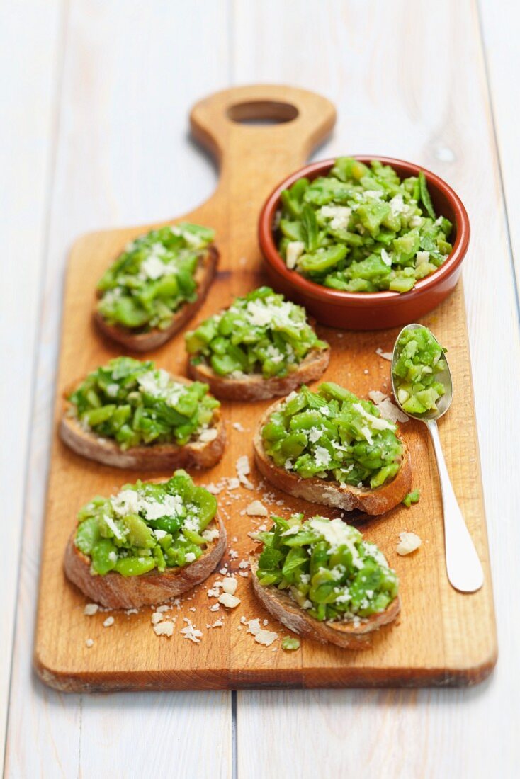Crostini topped with broadbeans, garlic and Parmesan