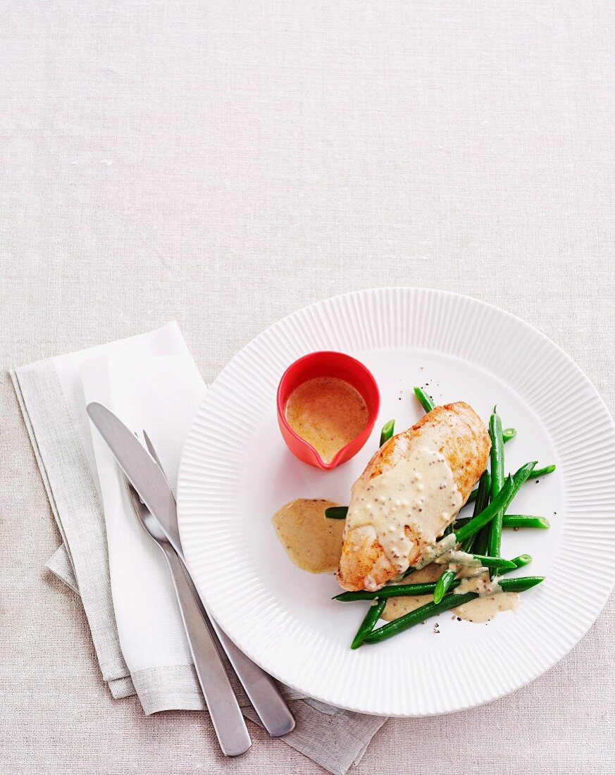 Chicken breast with mustard sauce and green beans