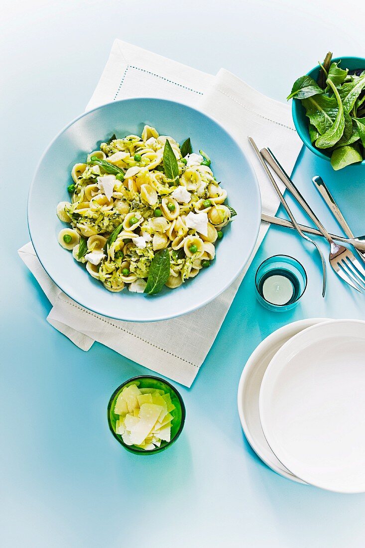 Orechiette with courgettes, peas, feta and mint