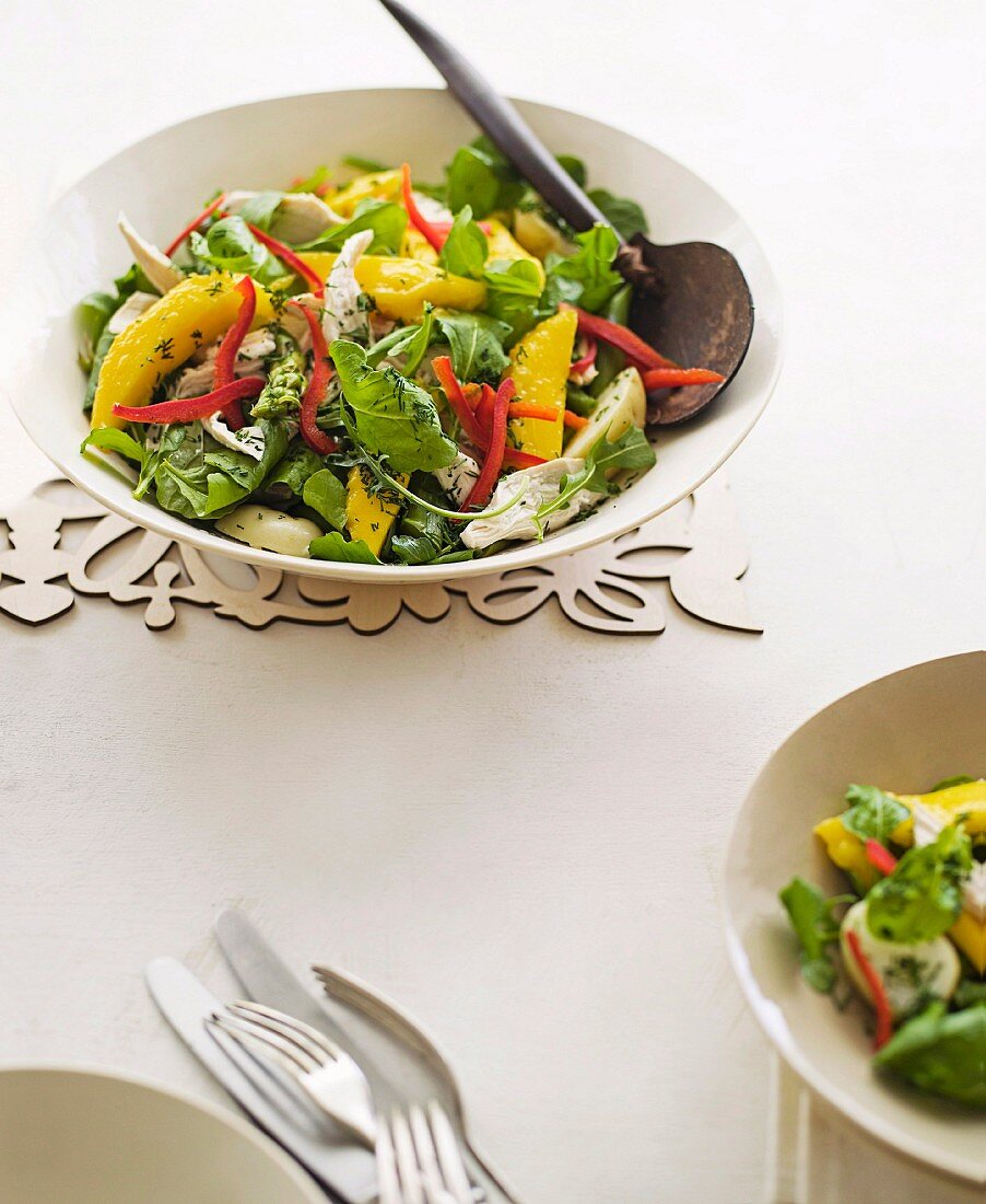 Mango-Hähnchen-Salat mit Kartoffeln, Spargel und Rucola