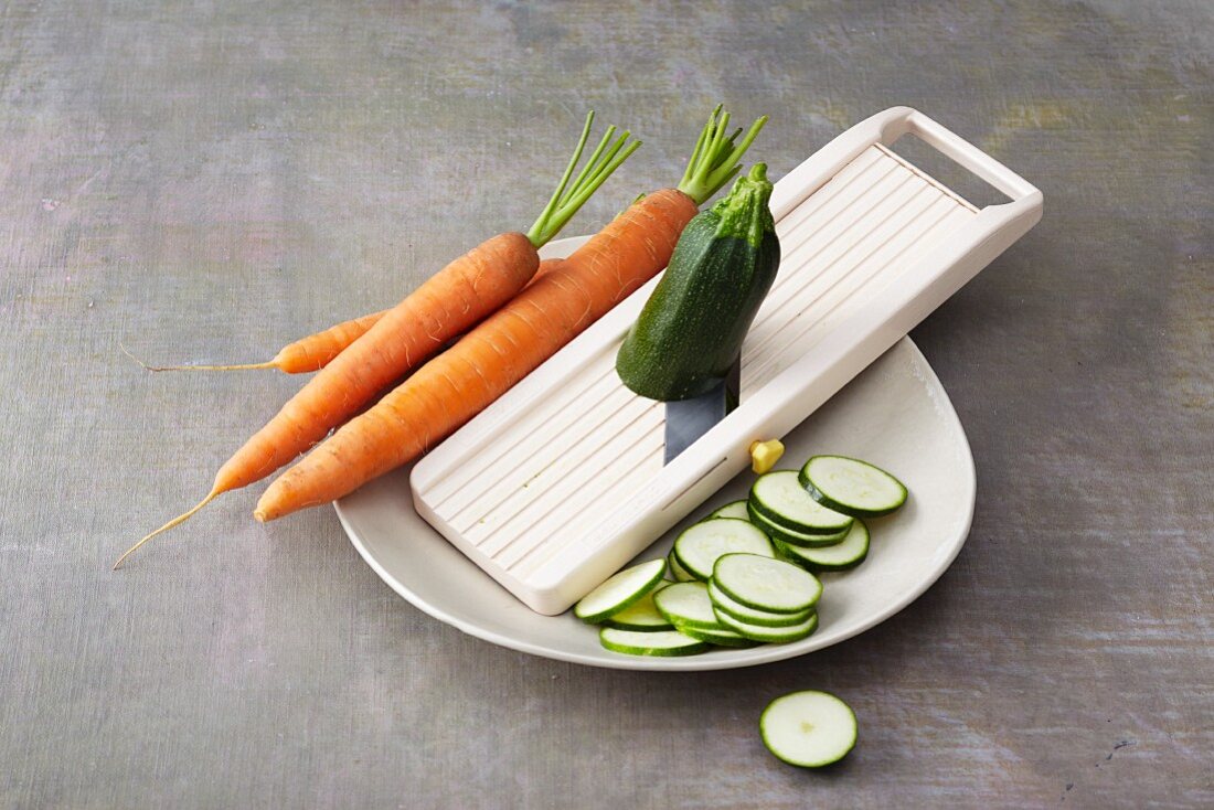 Gemüsehobel mit Karotten & Zucchini