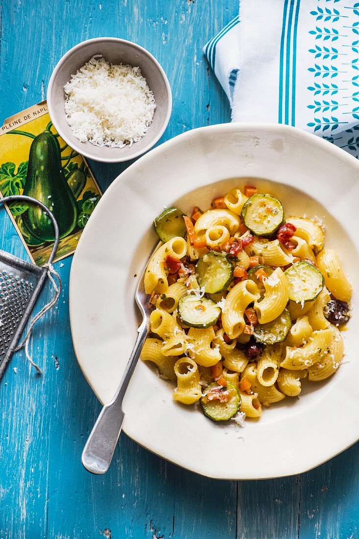 Pasta mit Zucchini und Parmesan