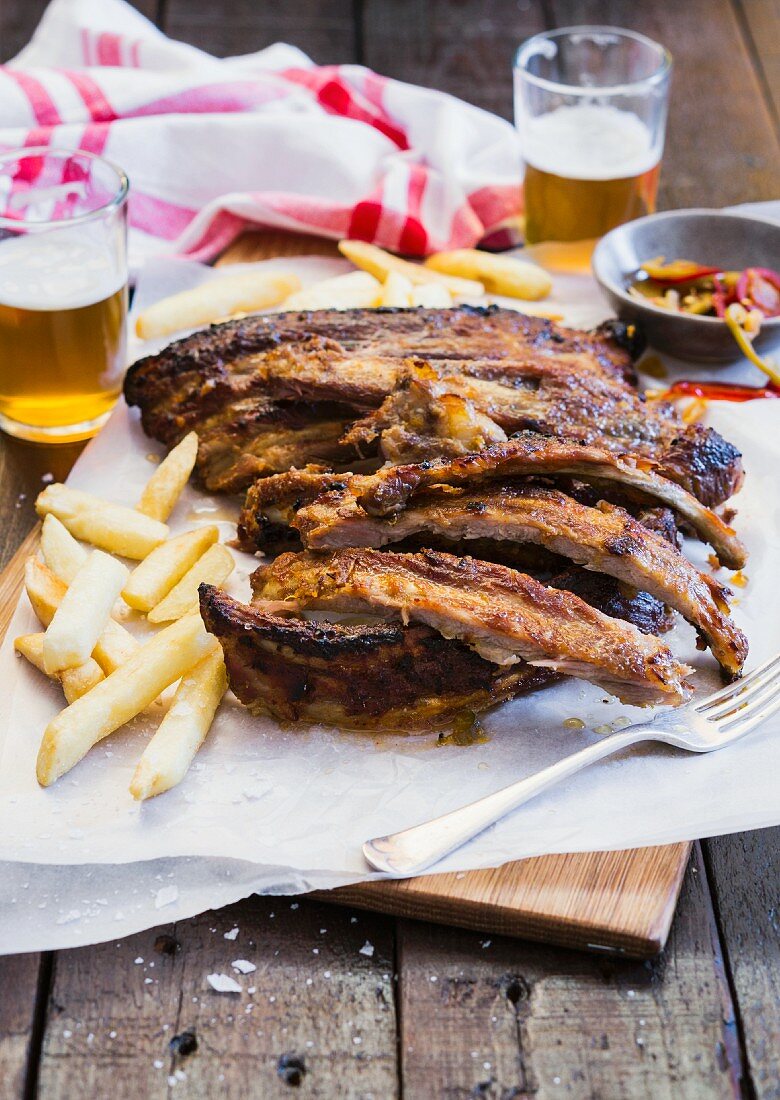 Grilled ribs with fries and beer