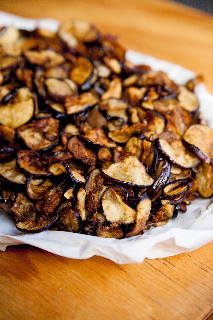 A pile of aubergine chips