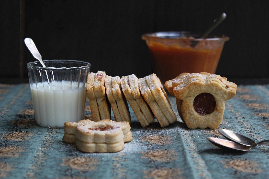 Sandwich biscuits filled with apple butter