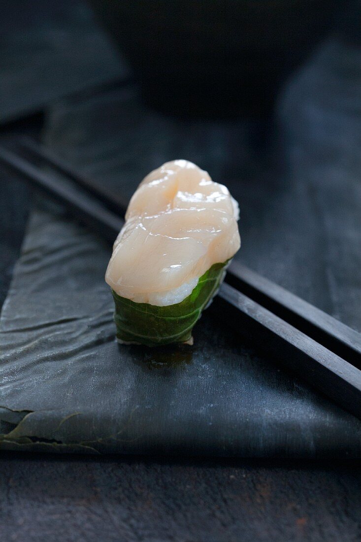 Ika-Sushi mit Tintenfisch