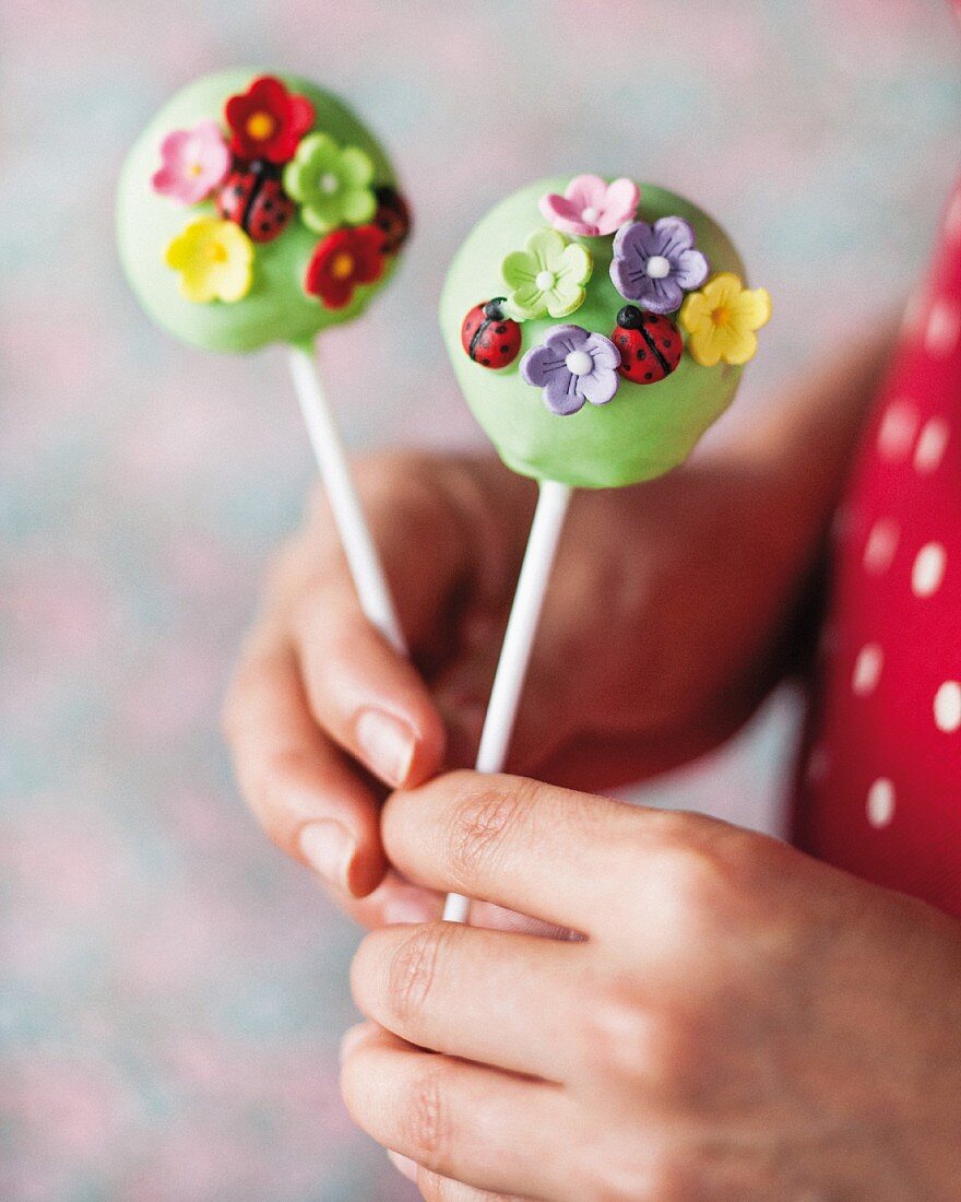 Cake pop flowers