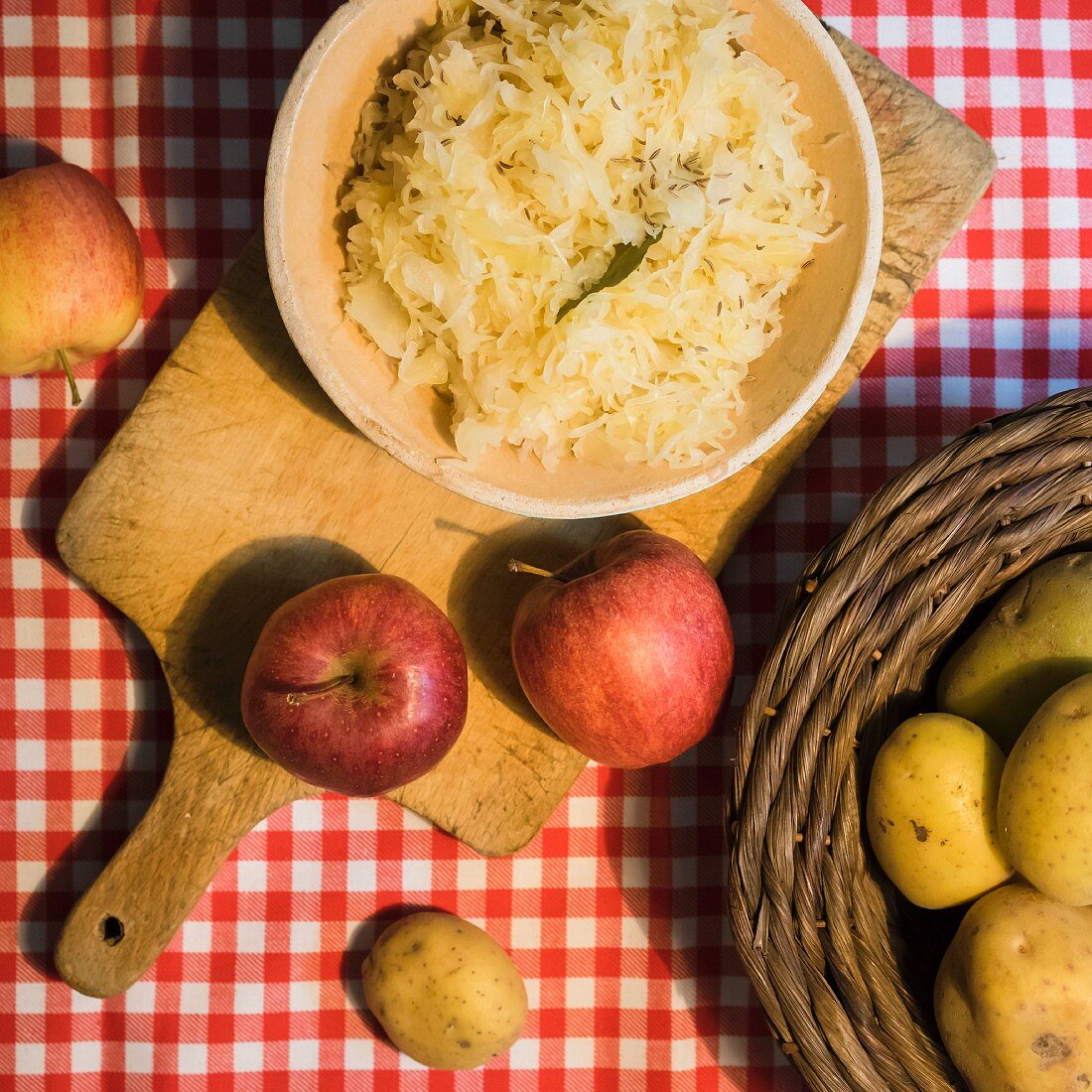 Vegan sauerkraut with apples and caraway