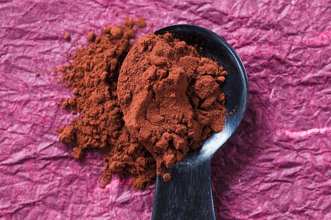 Cocoa powder on a spoon