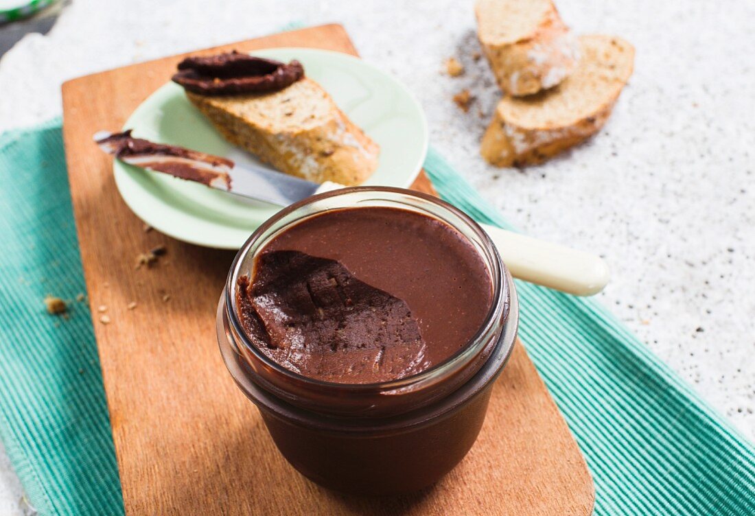 Homemade chocolate spread