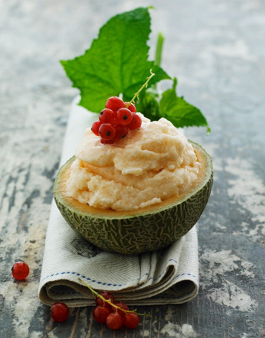 Melon ice cream with redcurrants