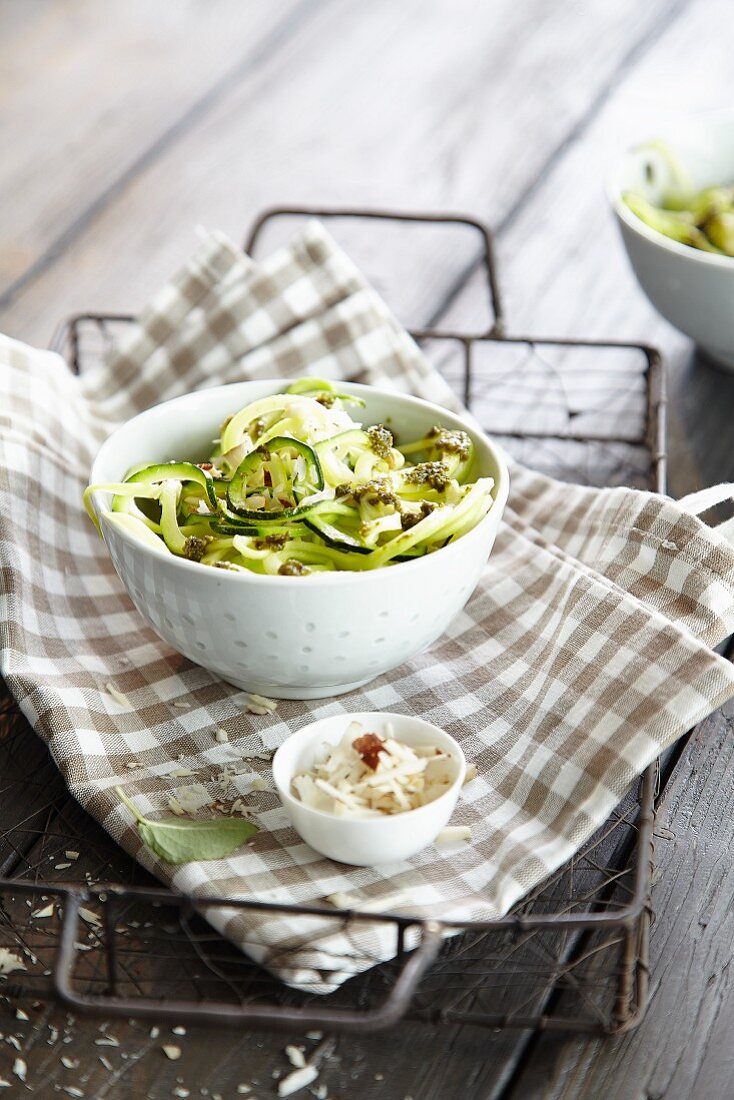 Noodles with courgette