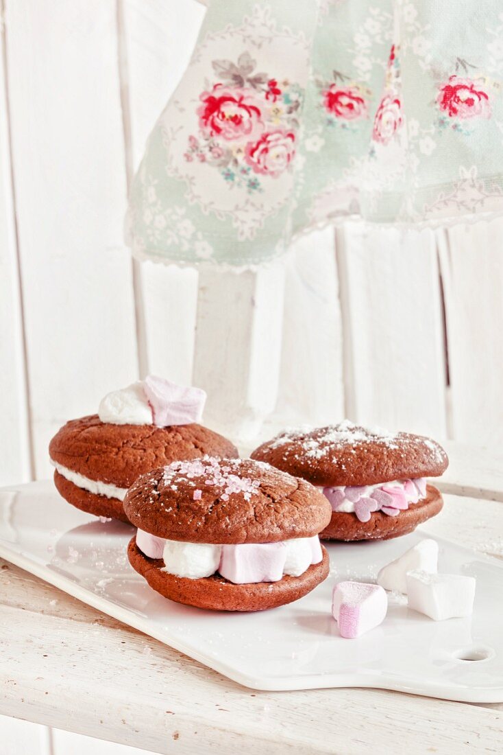 Whoopie pies with marshmallows