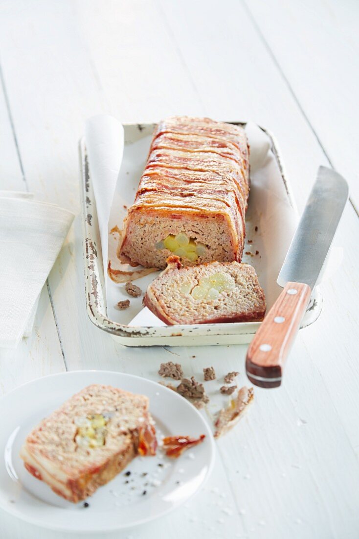 Millet and minced meat loaf with asparagus