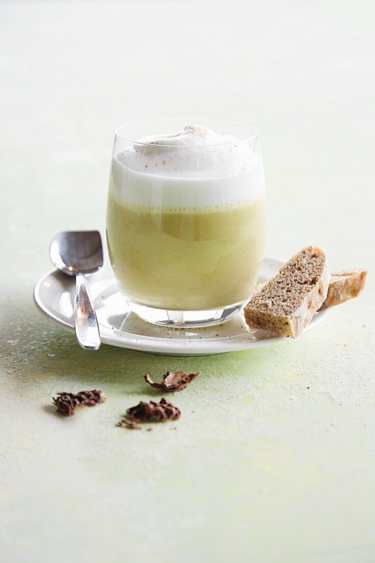 Asparagus cappuccino with bread