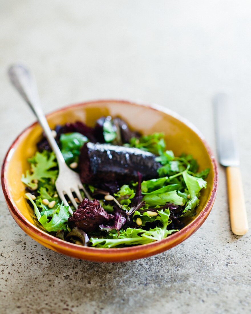 A mixed leaf salad with black pudding