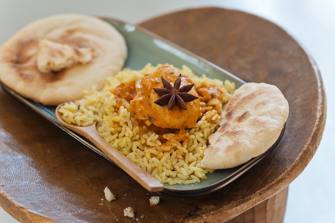 Spiced rice and naan bread (India)