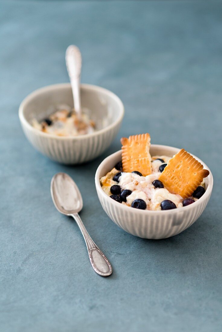 Blueberry trifle with butter biscuits