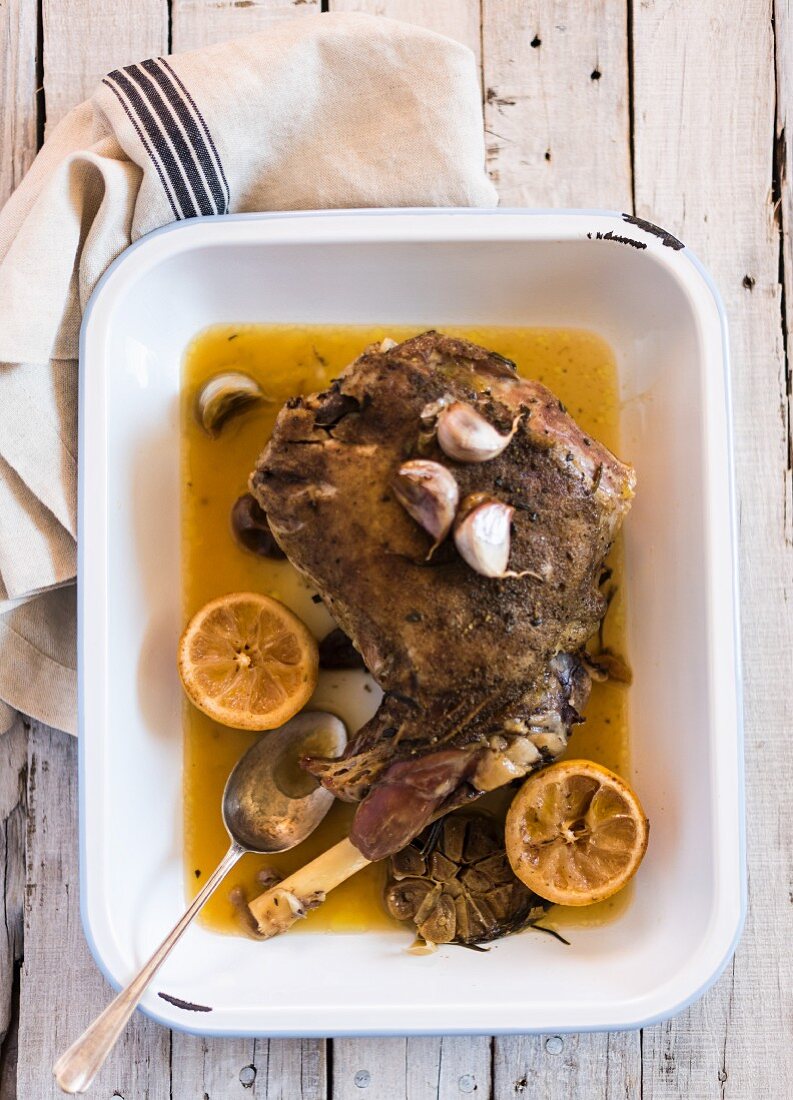 Roast leg of lamb with garlic and lemons