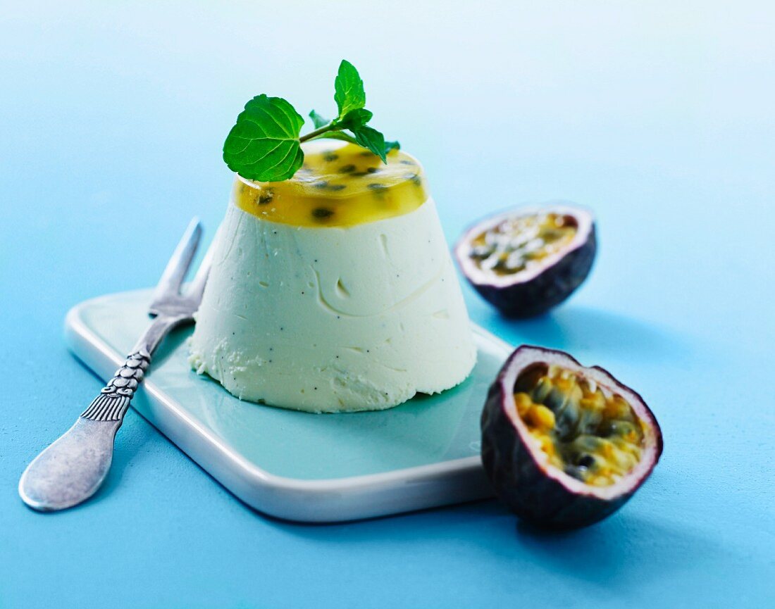 Vanilla ice cream with passion fruit jelly and mint