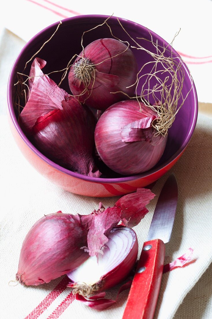 Red onions, whole and halved