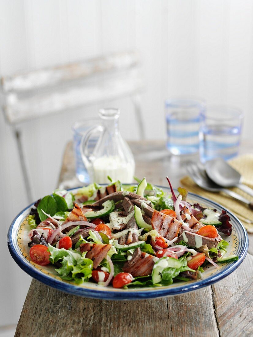 Club salad with beef and grilled bacon (USA)