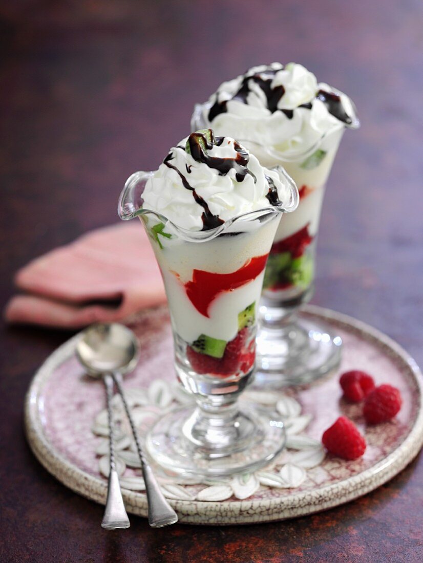 Knickerbocker Glories (English desserts)