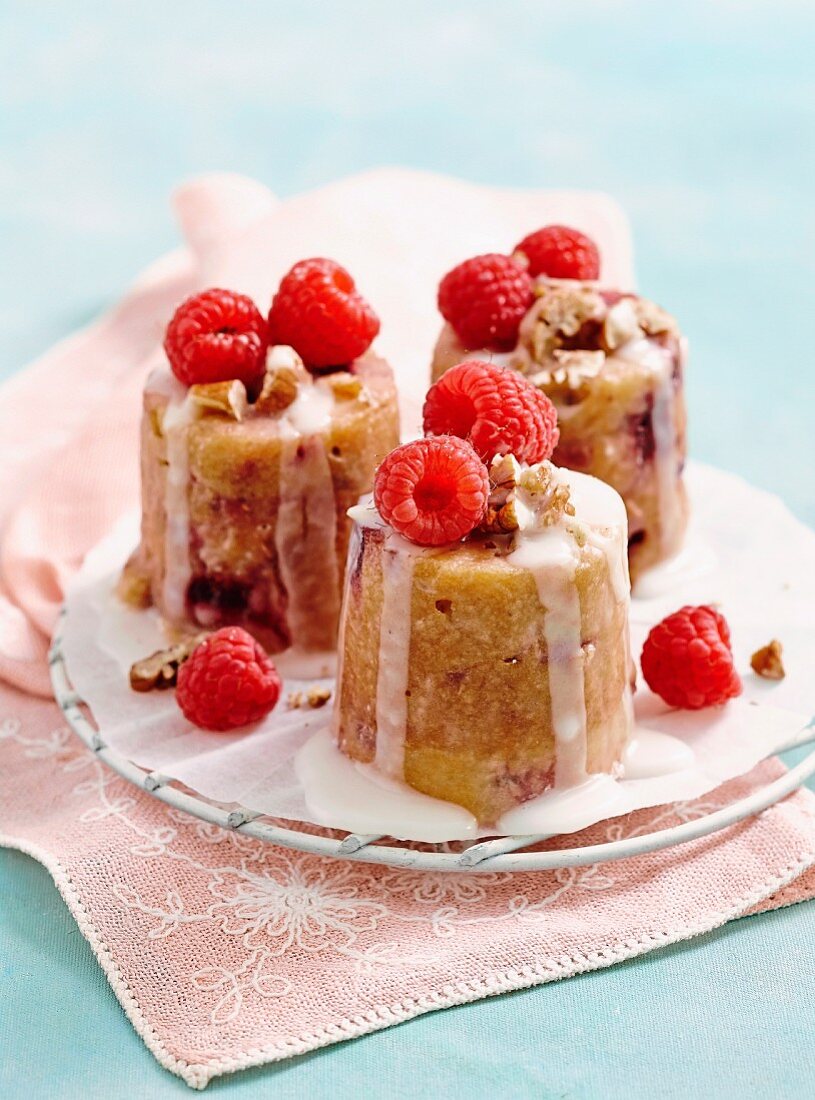 Raspberry pecan cakes