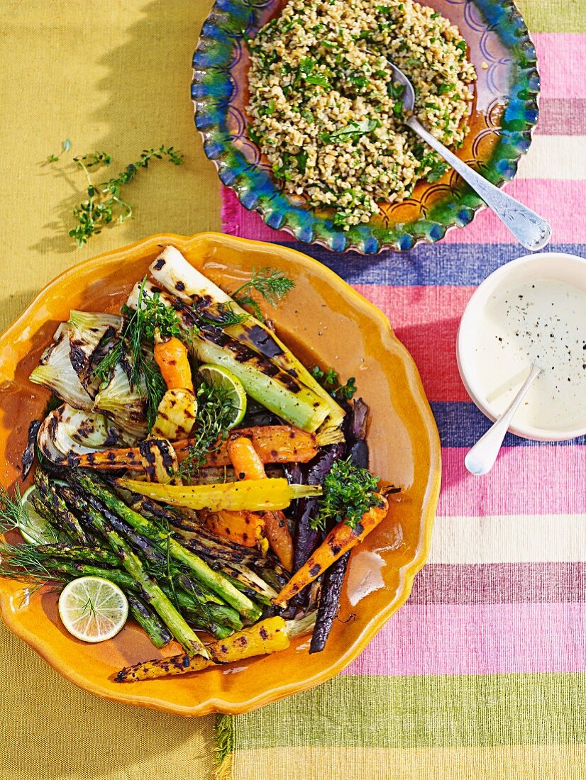 Gegrilltes Sommergemüse mit Estragonmayonnaise und Freekeh-Salat