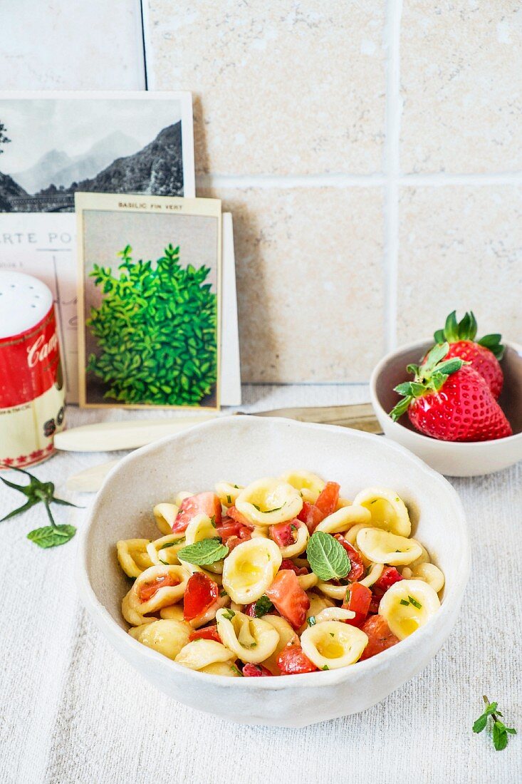 Pasta with fresh tomatoes and strawberries