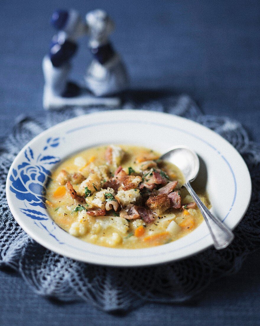 Niederländische Kartoffelsuppe mit Gouda