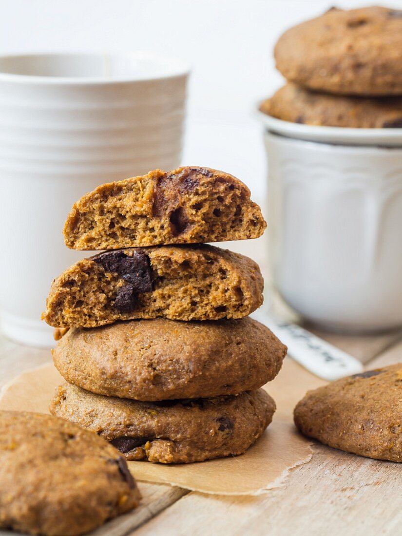 Vegan wholemeal spelt pumpkin cookies with chocolate chips with tea