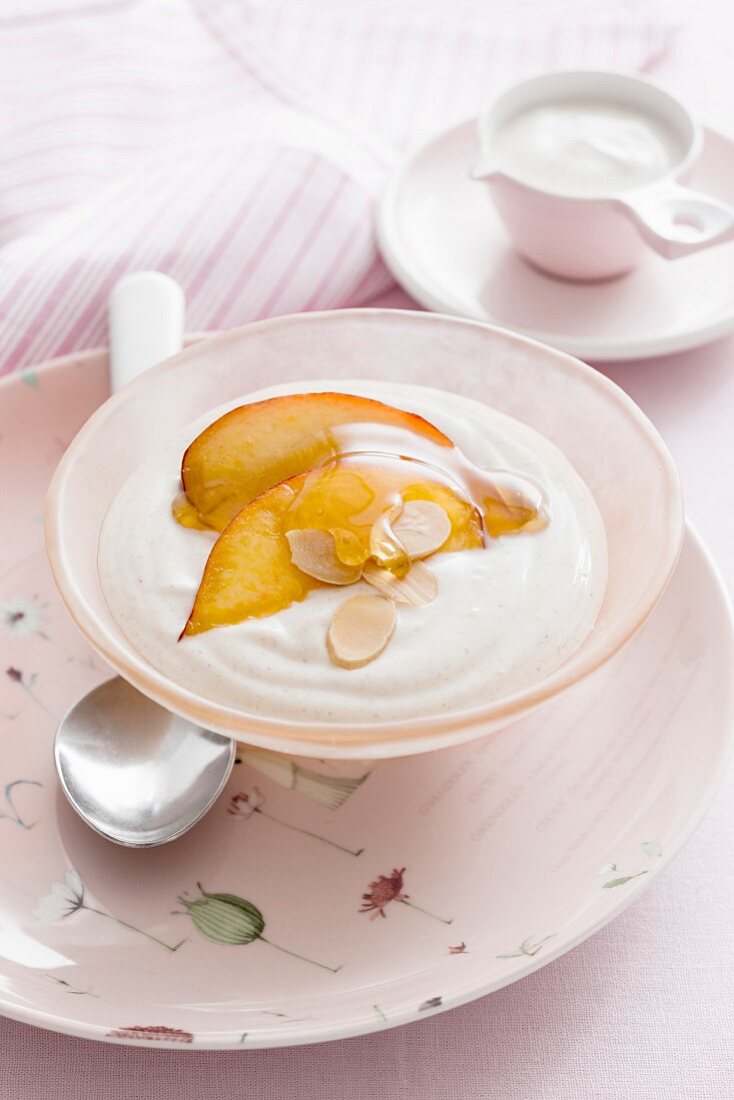 Yoghurt with spices, apple, honey and flaked almonds